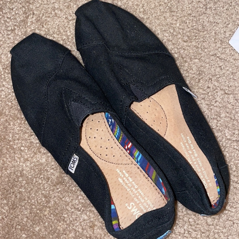 black toms